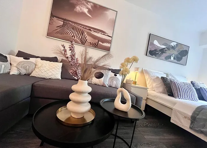 Flh - Liberty Home With Balcony & Free Parking